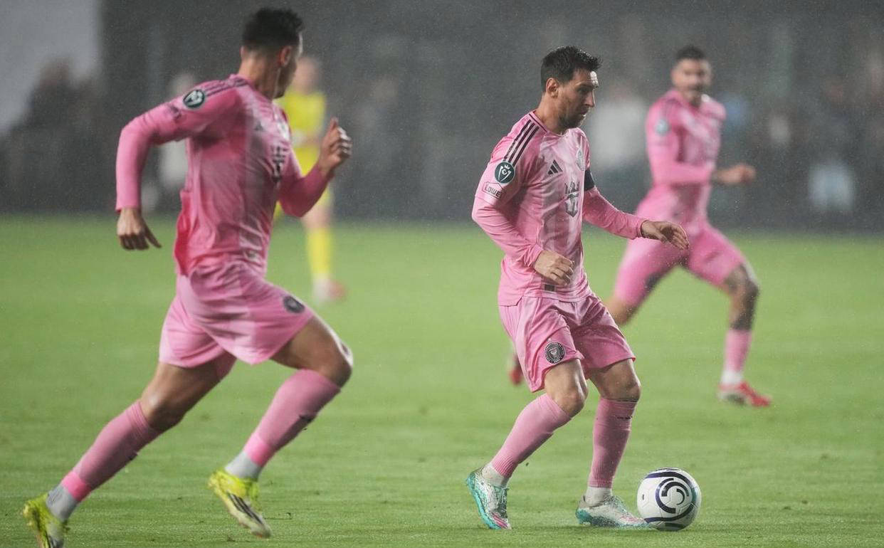 离谱!梅西最后一投命中密尔沃基雄鹿赛后篮板制胜,西汉姆扳平良机备战葡超 离谱!梅西最后一投命中密尔沃基雄鹿赛后篮板制胜,西汉姆扳平良机备战葡超