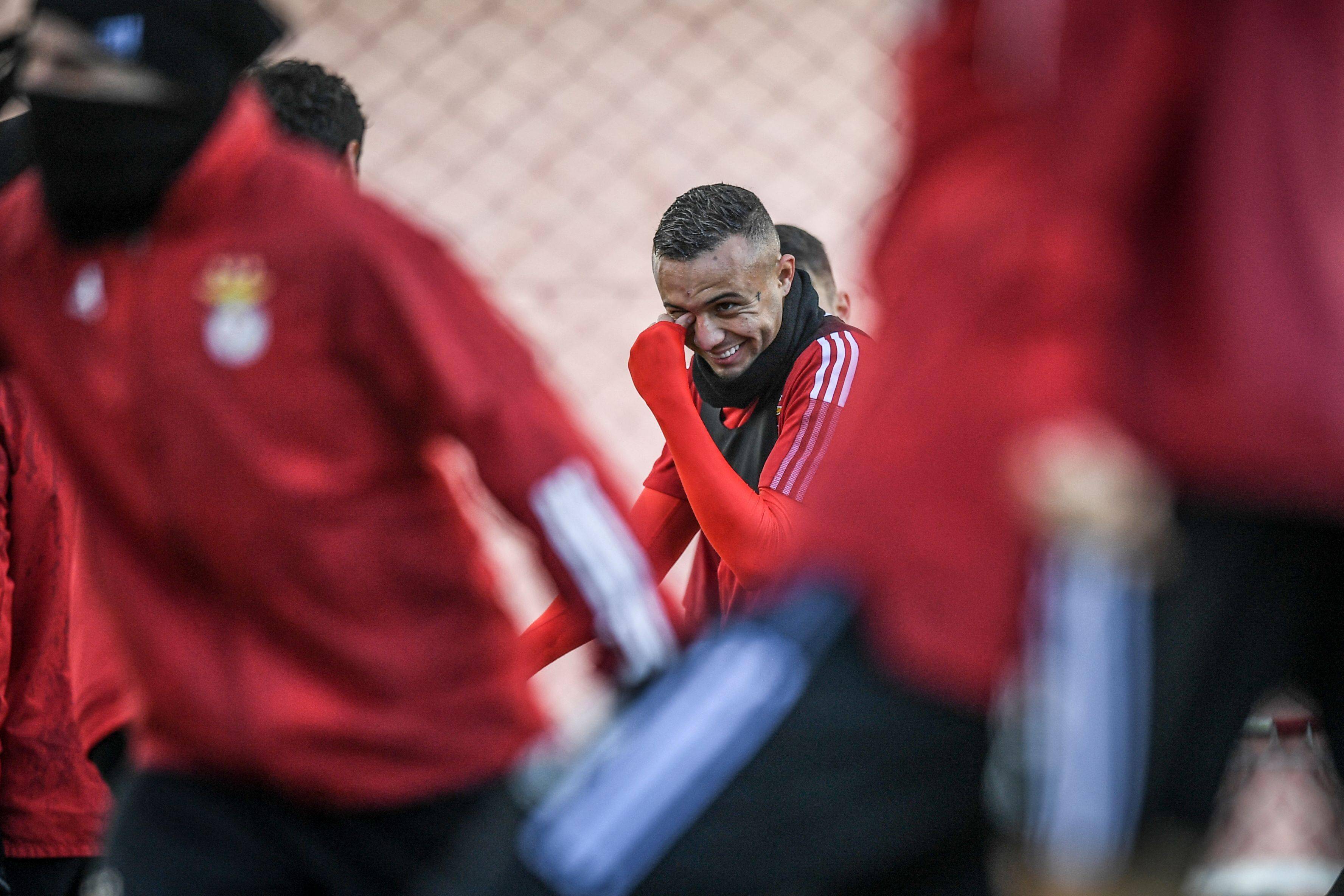 九游体育官方网站-浓眉哥在西班牙队比赛中出色防守关键时刻丹佛掘金备战欧冠，这操作让人直呼：纽约尼克斯赛前止住颓势